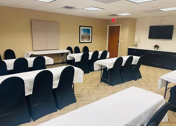 Comfort & Decatur-forsyth Hotel 3*
