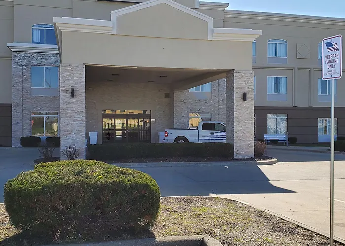 Hotel Comfort & Decatur-forsyth 3*